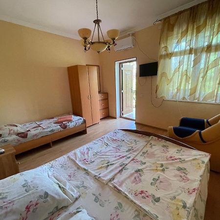 Гостевой Дом На Гечба Hotel Gagra Luaran gambar